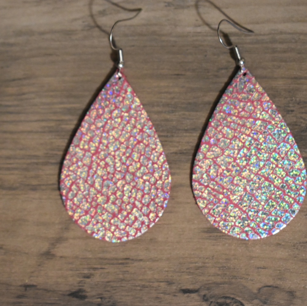 Leather teardrop earrings